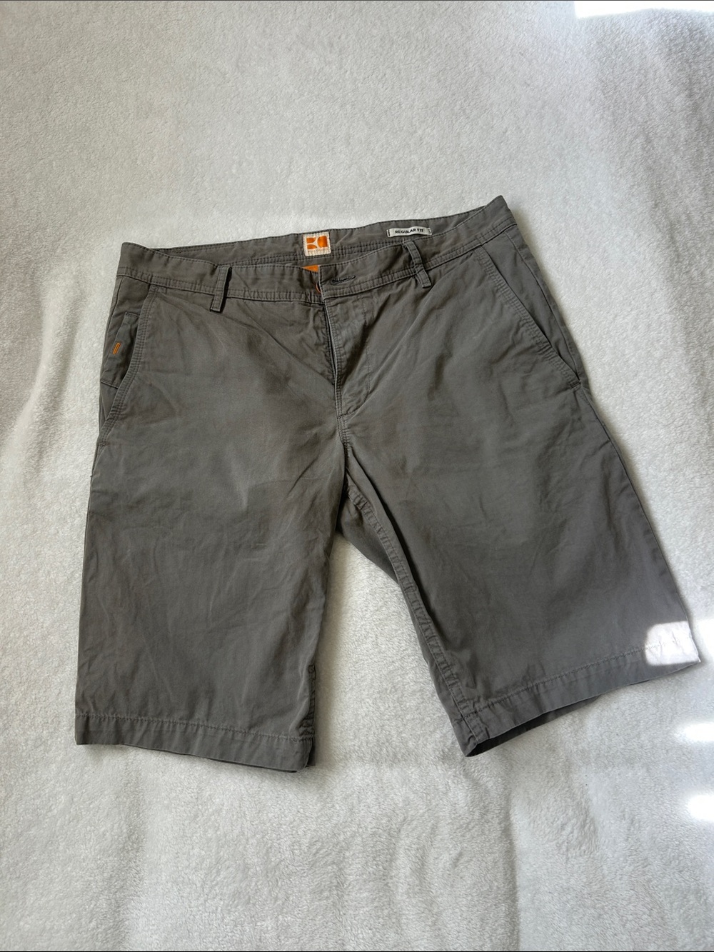 BOSS ORANGE Men's Flat-Front Charcoal Gray Shorts